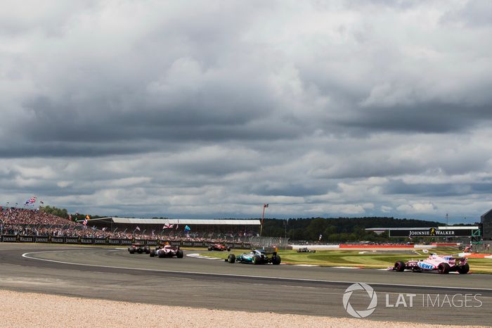 Valtteri Bottas, Mercedes AMG F1 W08, Sergio Perez, Sahara Force India F1 VJM10