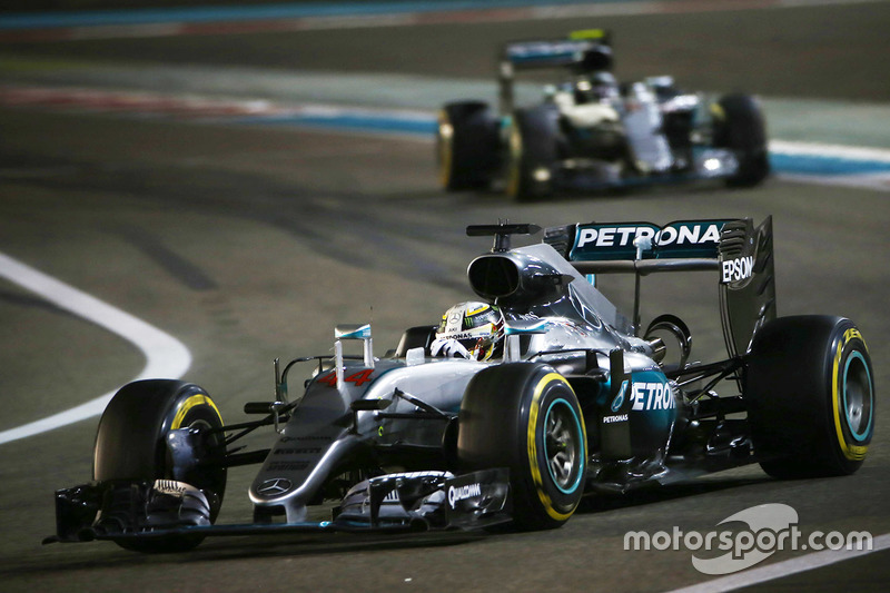 Lewis Hamilton, Mercedes AMG F1 W07 Hybrid leads Nico Rosberg, Mercedes AMG F1 W07 Hybrid