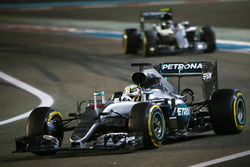 Lewis Hamilton, Mercedes AMG F1 W07 Hybrid devant Nico Rosberg, Mercedes AMG F1 W07 Hybrid