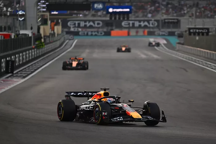 Oscar Piastri, McLaren, Max Verstappen, Red Bull Racing