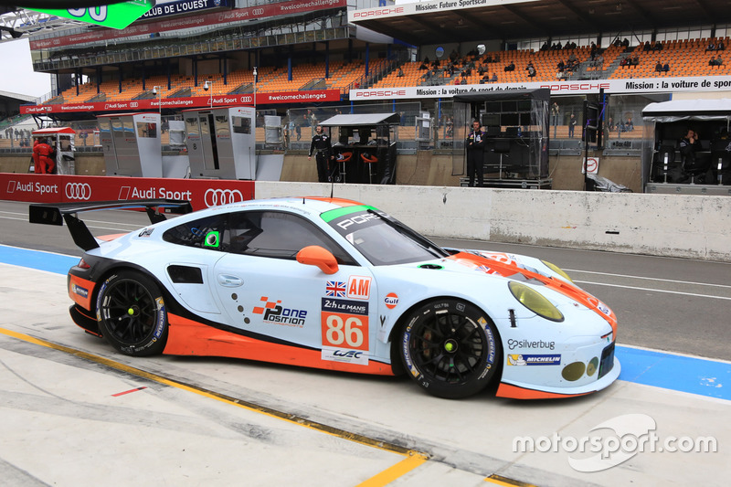 #86 Gulf Racing Porsche 911 RSR: Michael Wainwright, Adam Carroll, Ben Barker