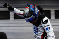 Alexander Albon, ART Grand Prix viert in parc ferme