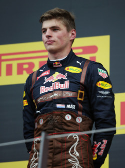 Макс Ферстаппен, Red Bull Racing святкує своє друге місце на подіумі