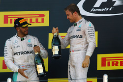 Podio: ganador Nico Rosberg, Mercedes AMG F1 Team, segundo clasificado Lewis Hamilton, Mercedes AMG