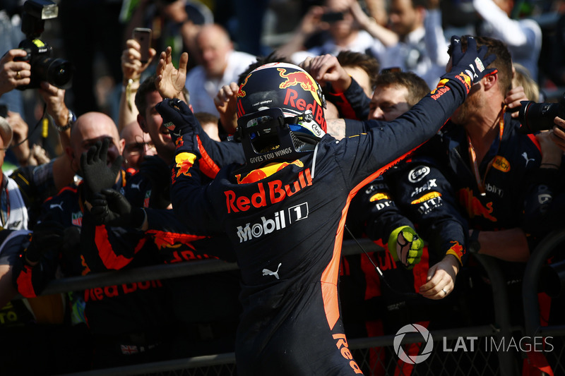 Il vincitore della gara Daniel Ricciardo, Red Bull Racing