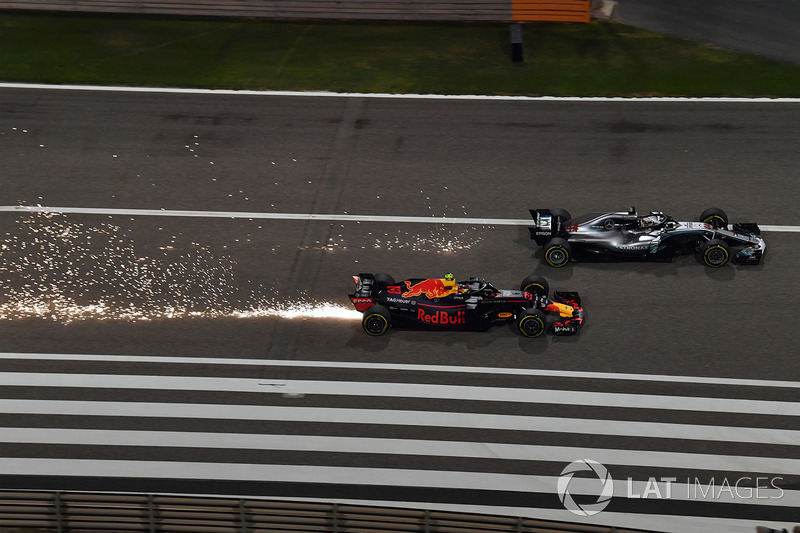 Max Verstappen, Red Bull RB14 and Lewis Hamilton, Mercedes-AMG F1 W09