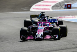 Sergio Perez, Force India VJM11, Nico Hulkenberg, Renault Sport F1 Team R.S. 18