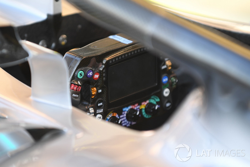 Mercedes-AMG F1 W09 direksiyon