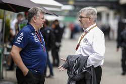Операційний директор Sahara Force India Отмар Сафнауер, спортивний директор Ф1 Росс Браун
