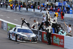 Kevin Harvick, Stewart-Haas Racing, Ford Fusion Jimmy John's celebra su victoria