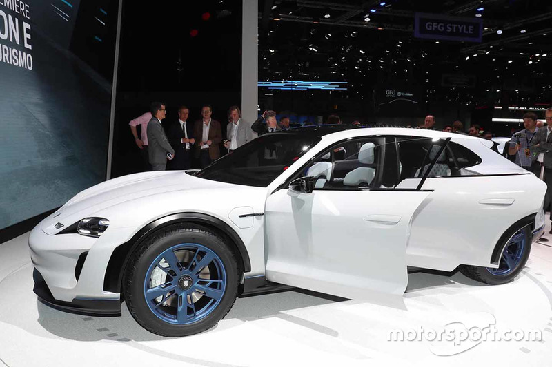 Porsche Mission E Cross Turismo