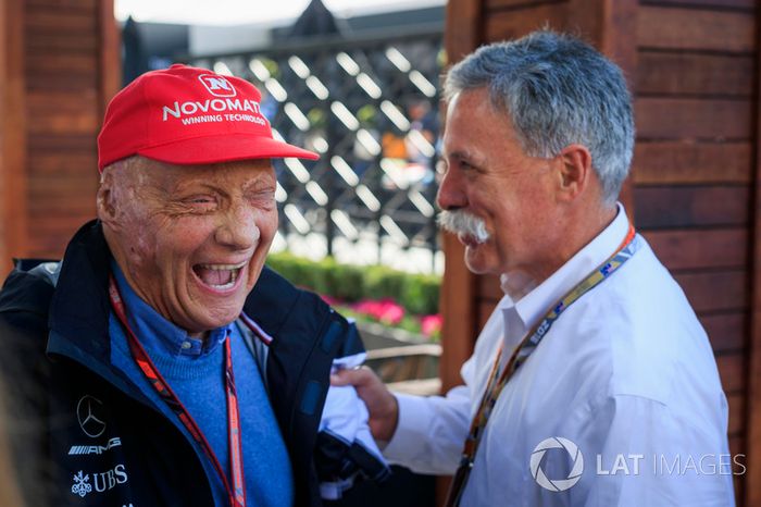 Niki Lauda, presidente no ejecutivo de Mercedes AMG F1 y Chase Carey, consejero delegado y president