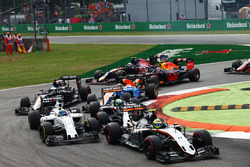 Sergio Perez, Sahara Force India F1 VJM09; Felipe Massa, Williams FW38; Nico Hülkenberg, Sahara Forc