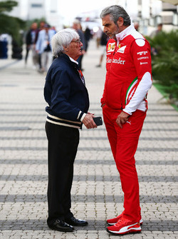 Bernie Ecclestone und Ferrari-Teamchef Maurizio Arrivabene