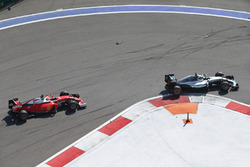 Nico Rosberg, Mercedes AMG F1 Team W07 leads Kimi Raikkonen, Ferrari SF16-H