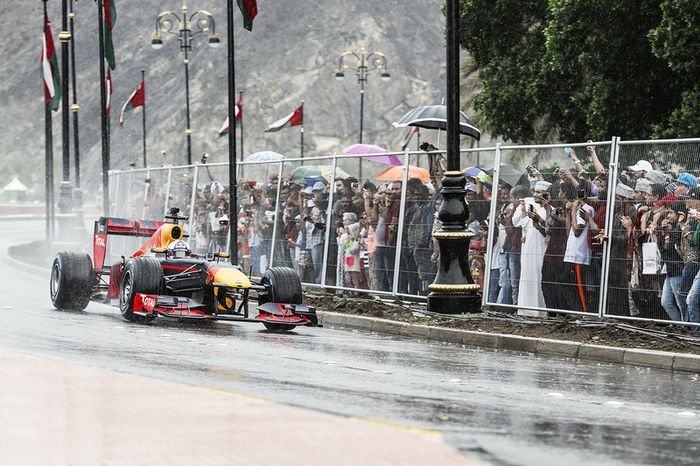 Coulthard faz demonstração com a Red Bull
