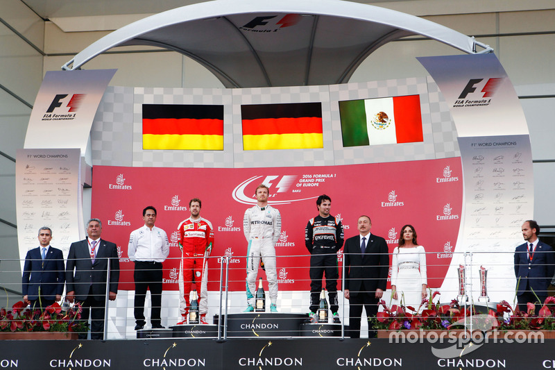 Podium: 2. Sebastian Vettel, Ferrari; 1. Nico Rosberg, Mercedes AMG F1; 3. Sergio Perez, Sahara Forc