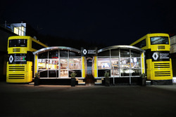 Соторхоум Renault Sport F1 Team уночі