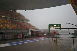 Beaucoup de pluie dans les stands
