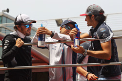 Fernando Alonso, McLaren, Felipe Massa, Williams yCarlos Sainz Jr., Scuderia Toro Rosso desfile de p