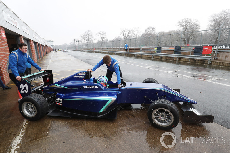 Billy Monger fait son retour en monoplace au volant d'une Carlin de British F3