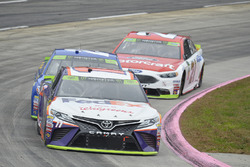 Denny Hamlin, Joe Gibbs Racing Toyota, Chase Elliott, Hendrick Motorsports Chevrolet, Ryan Blaney, Wood Brothers Racing Ford