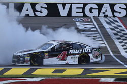 Race winner Kevin Harvick, Stewart-Haas Racing, Ford