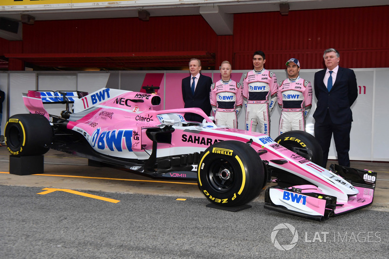 Andrew Green, directeur technique Sahara Force India F1, Nikita Mazepin, Sahara Force India F1, Esteban Ocon, Sahara Force India F1, Sergio Perez, Sahara Force India et Otmar Szafnauer, directeur d'exploitation Sahara Force India Formula One Team, avec la