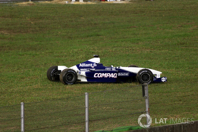 El auto dañado de Montoya después del choque con Verstappen