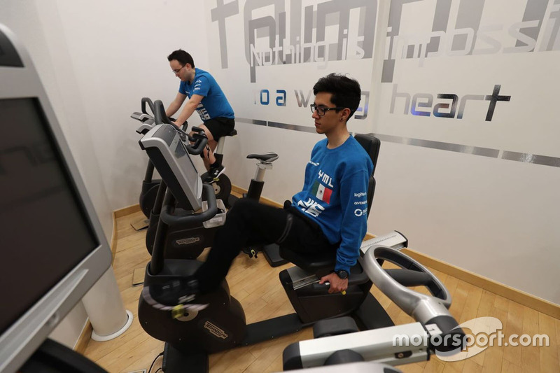 Participantes del McLaren World's Fastest Gamer