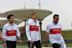 Marcus Ericsson, Sauber walks the track