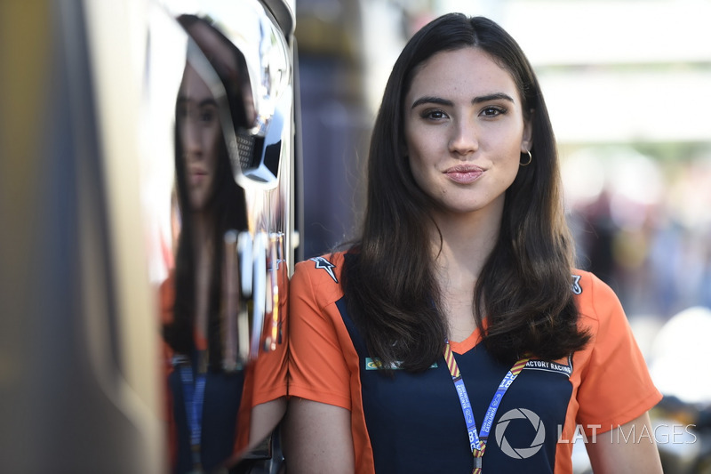 Дівчина KTM