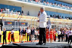 Michael Buffer en el micrófono