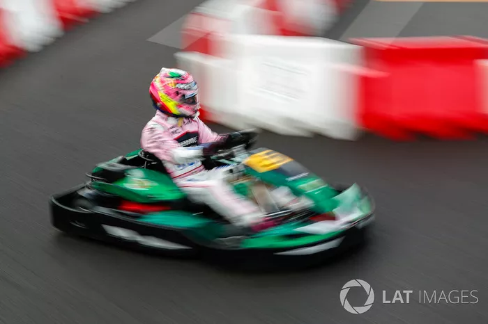 Sergio Perez, Force India, en un kart