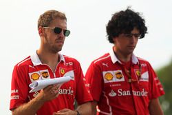 Sebastian Vettel, Ferrari camina por la pista