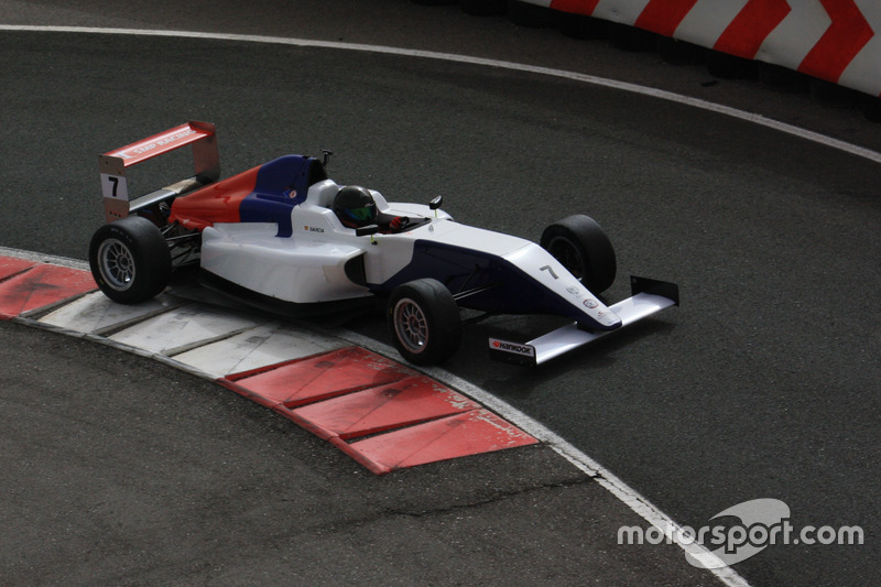 Marta García en los test de la F4 Española en Navarra