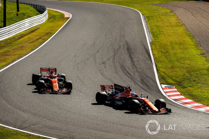  Fernando Alonso, McLaren MCL32, Stoffel Vandoorne, McLaren MCL32