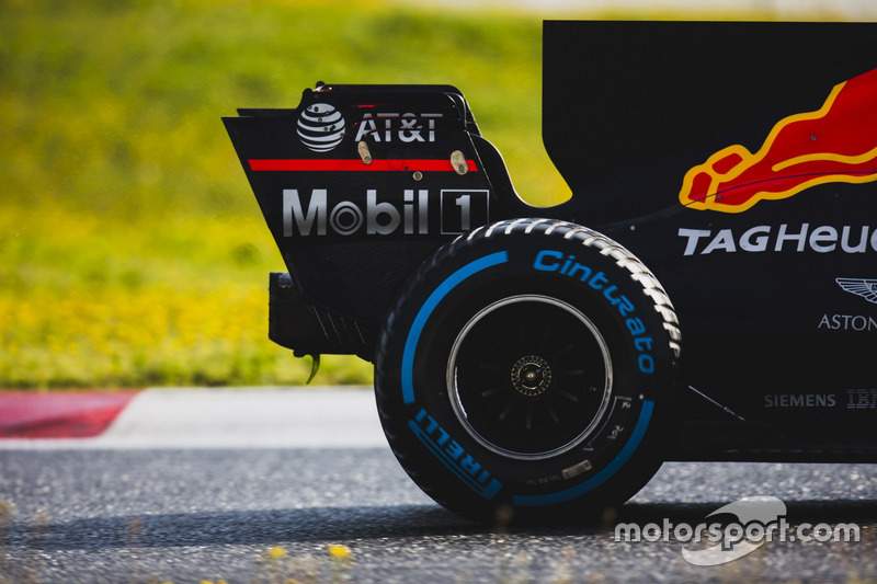 Макс Ферстаппен, Red Bull Racing RB13: задняя шина Pirelli и заднее антикрыло