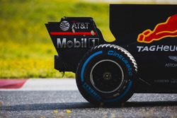 Макс Ферстаппен, Red Bull Racing RB13: задняя шина Pirelli и заднее антикрыло
