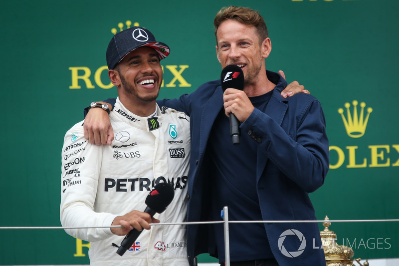 Lewis Hamilton, Mercedes AMG F1 e Jenson Button, McLaren sul podio