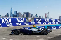 Chris Hemsworth in de Formule E-bolide