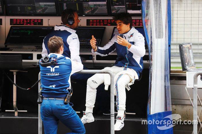 Lance Stroll aproveitou para acertar detalhes para o dia seguinte.