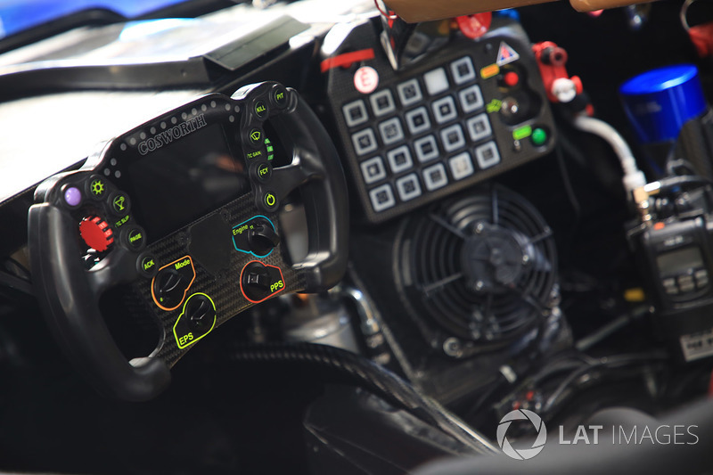 Кокпит автомобиля Oreca 07 Gibson команды Vaillante Rebellion Racing
