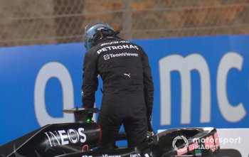 Csou futotta a legjobb kört a második bahreini tesztnapon, a Mercedes napja katasztrofálisan sikerült!