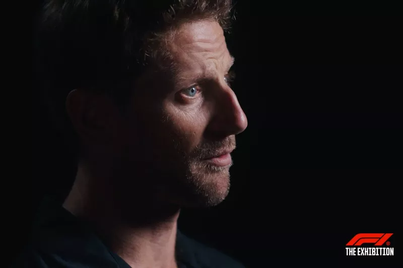 Exposition de la monoplace de Romain Grosjean après l'accident du GP de Bahreïn 2020