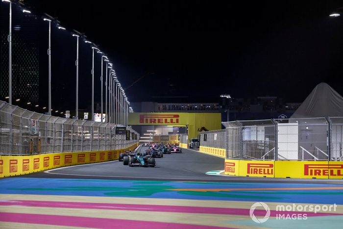 Fernando Alonso, Aston Martin AMR23, Sergio Pérez, Red Bull Racing RB19, George Russell, Mercedes F1 W14