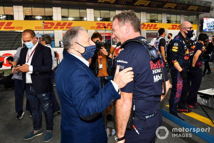 Jean Todt, Presidente de la FIA, y Christian Horner, director de Red Bull Racing, en la parrilla