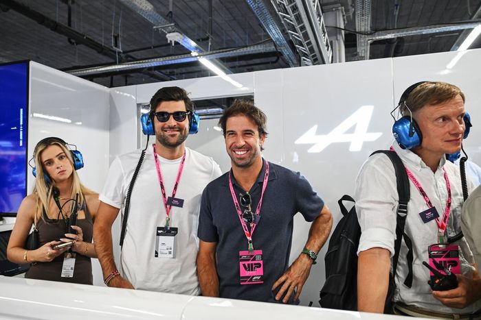 Antonio Félix da Costa en el garaje alpino