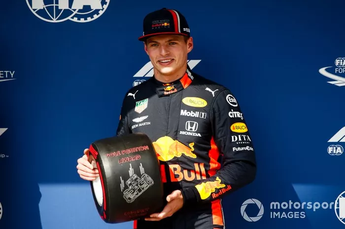 Pole Sitter Max Verstappen, Red Bull Racing con il Pirelli Pole Position Award