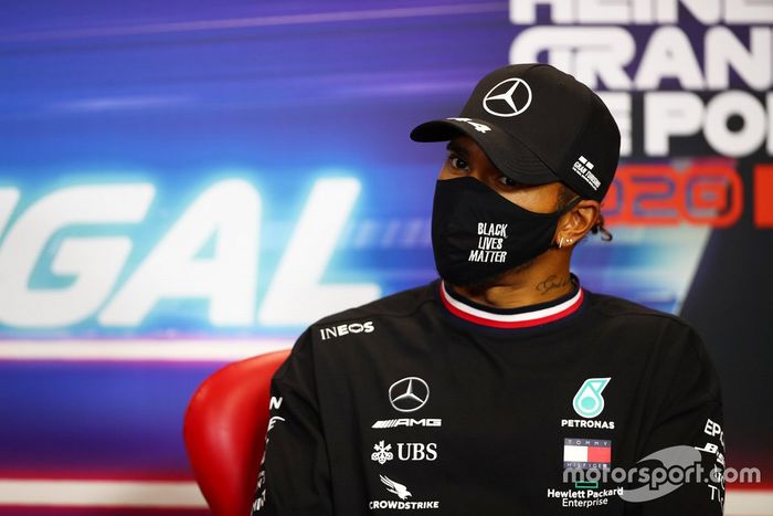 Lewis Hamilton, Mercedes-AMG F1 en la conferencia de prensa